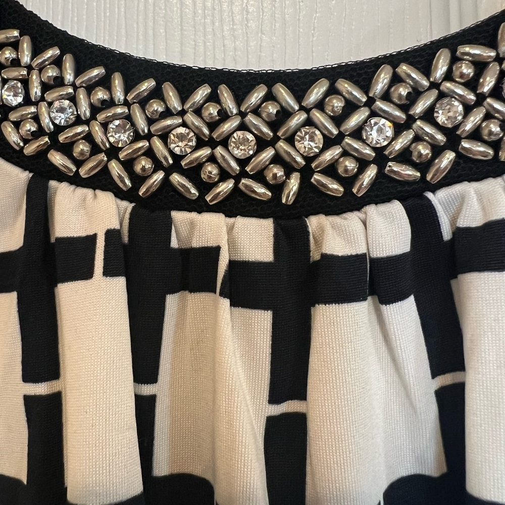 PerSeption Concept Black and White Sleeveless pattern beaded Blouse - Picture 2 of 6